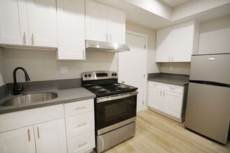 Building Photo - Mid City/Koreatown Recently Renovated Studio Available Now! Hurry Won't Last