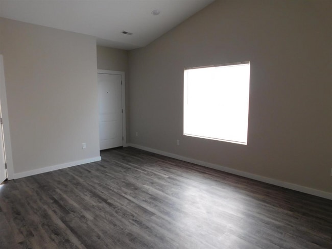 Building Photo - 12039 W Fontana St