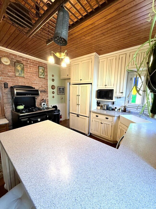 Building Photo - Tranquility on Oxford