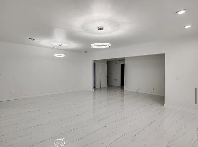 Building Photo - 5869 Chickasaw Ln