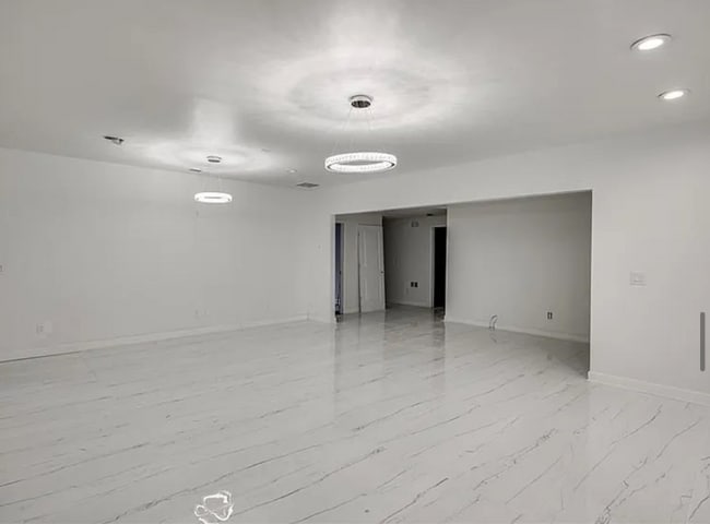 Building Photo - 5869 Chickasaw Ln