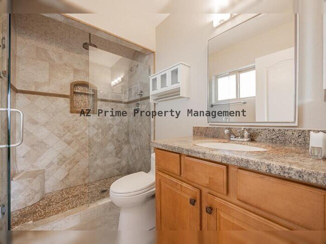 Building Photo - 542 W Pampa Ave