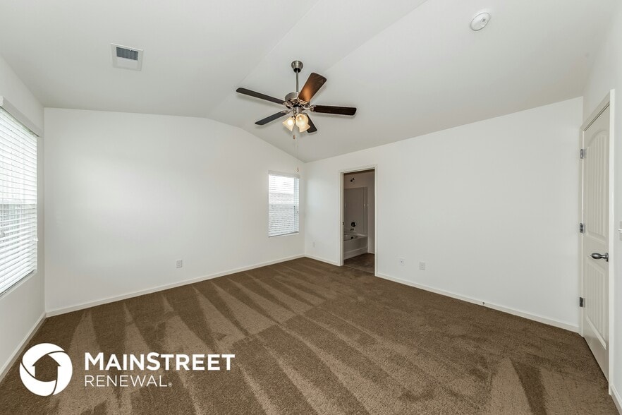 Building Photo - 940 Hawthorn Ln