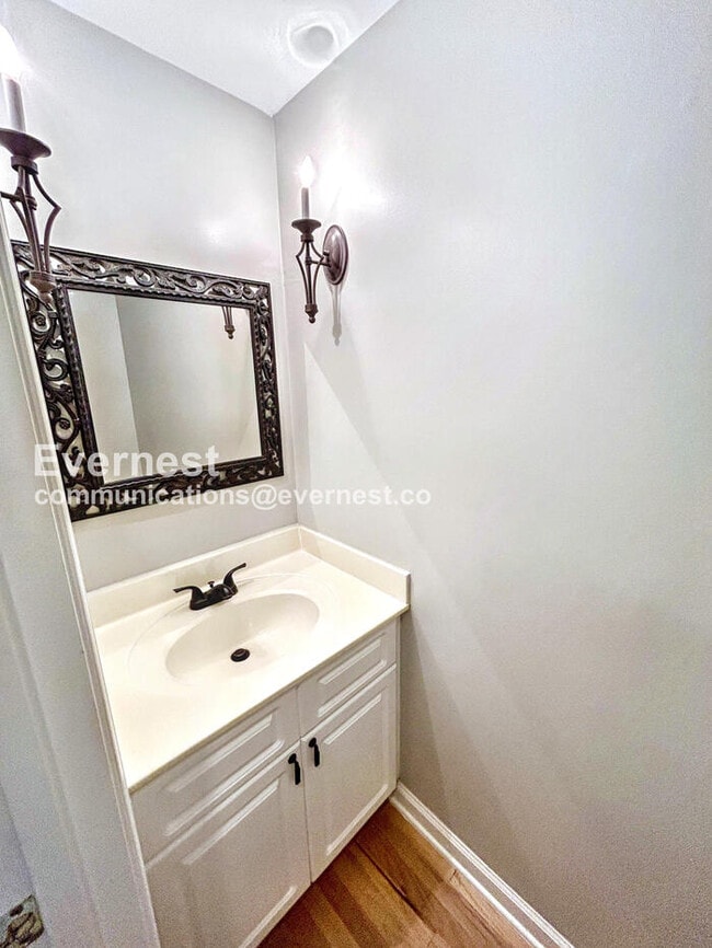 Building Photo - 8002 St Charles Square