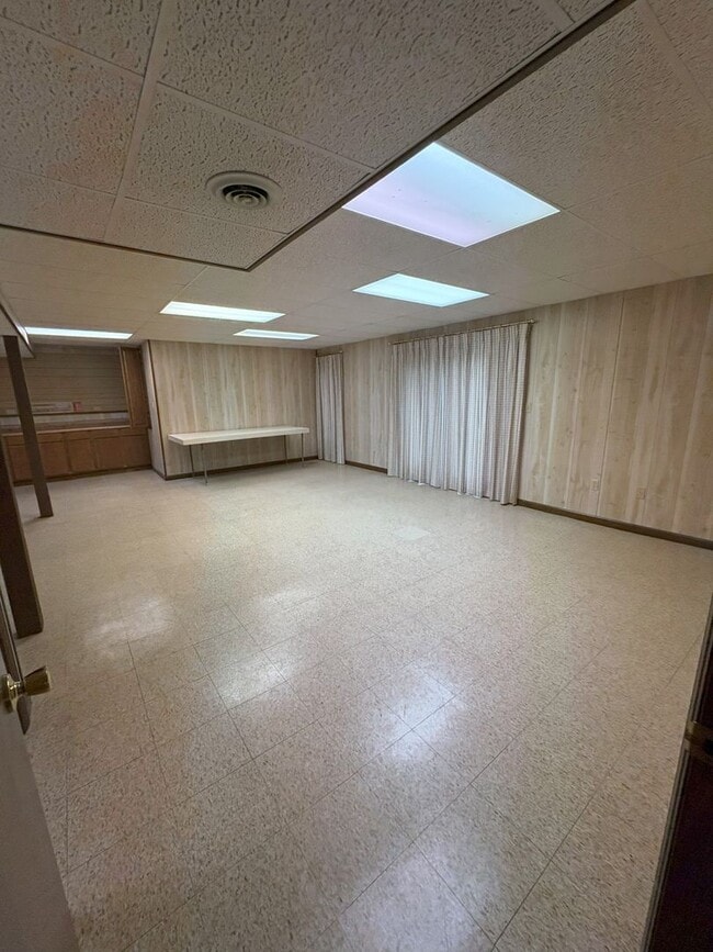 Building Photo - Single Family Home on 9.84 Acres