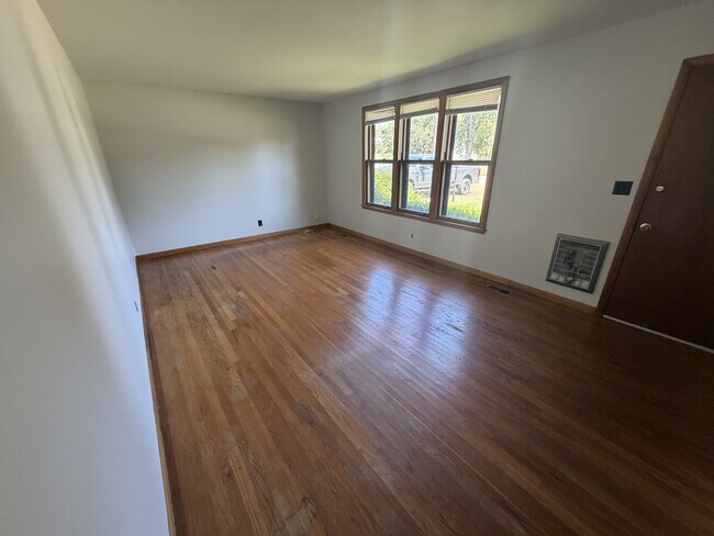 Building Photo - 625 Elaine Dr