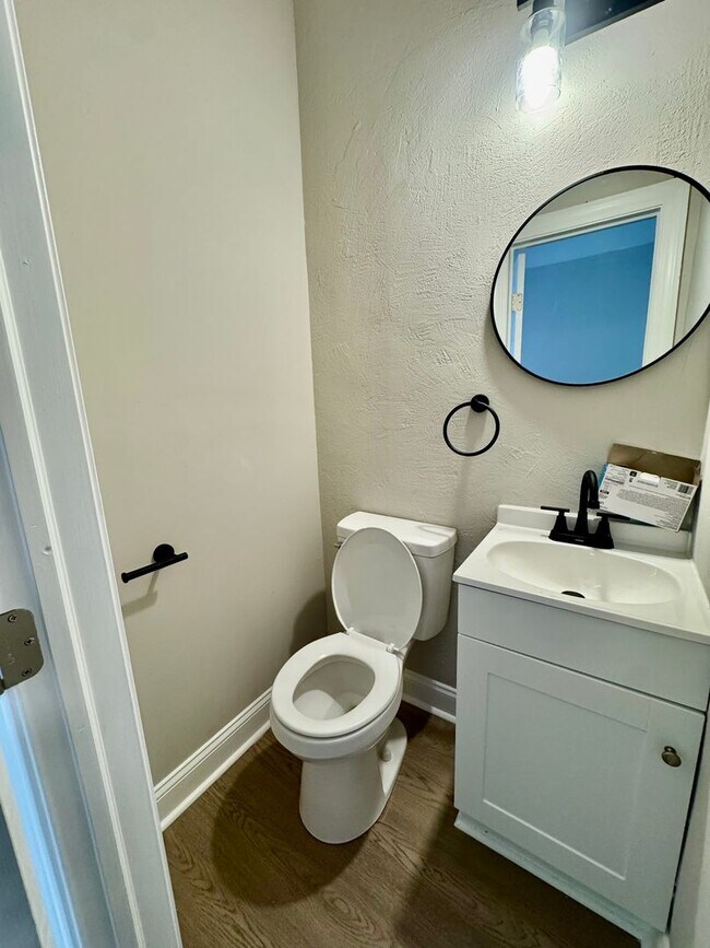 Building Photo - Amazing West Oak Lane 3bd/1ba Available NOW!