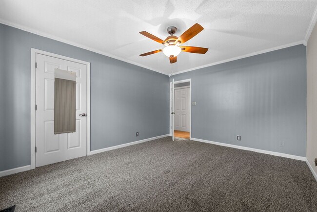 Building Photo - 944 Sable Dr