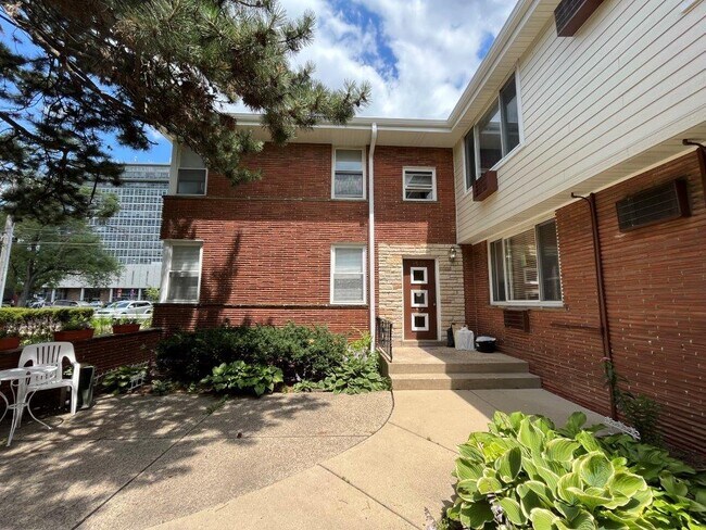 Building Photo - 1535 Bonnie Brae Pl