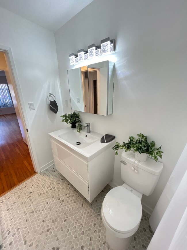 Building Photo - 8903 Alden Dr