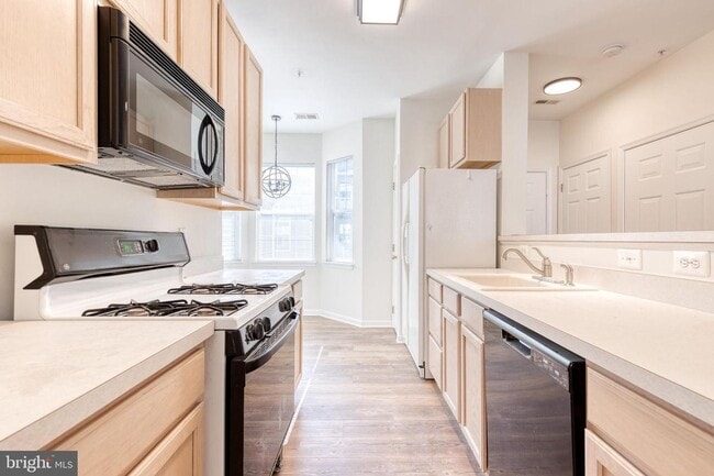 Building Photo - Spacious 2-bedroom 2 Bath condo in New Town
