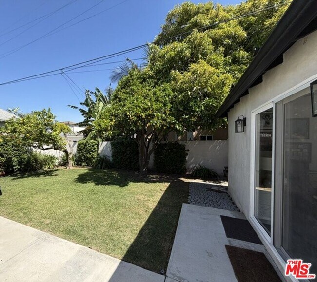 Building Photo - 1768 S Fairfax Ave