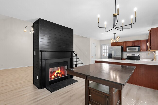 Building Photo - 305 Dearing Dr
