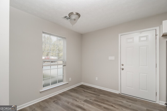 Building Photo - 1100 Overlook Dr