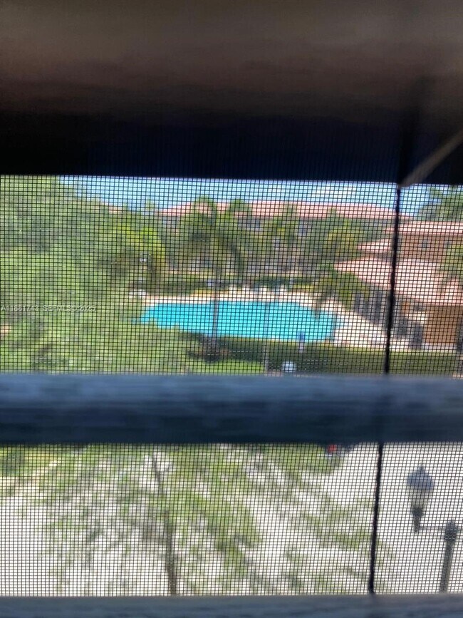 Building Photo - 948 SW 147th Ave