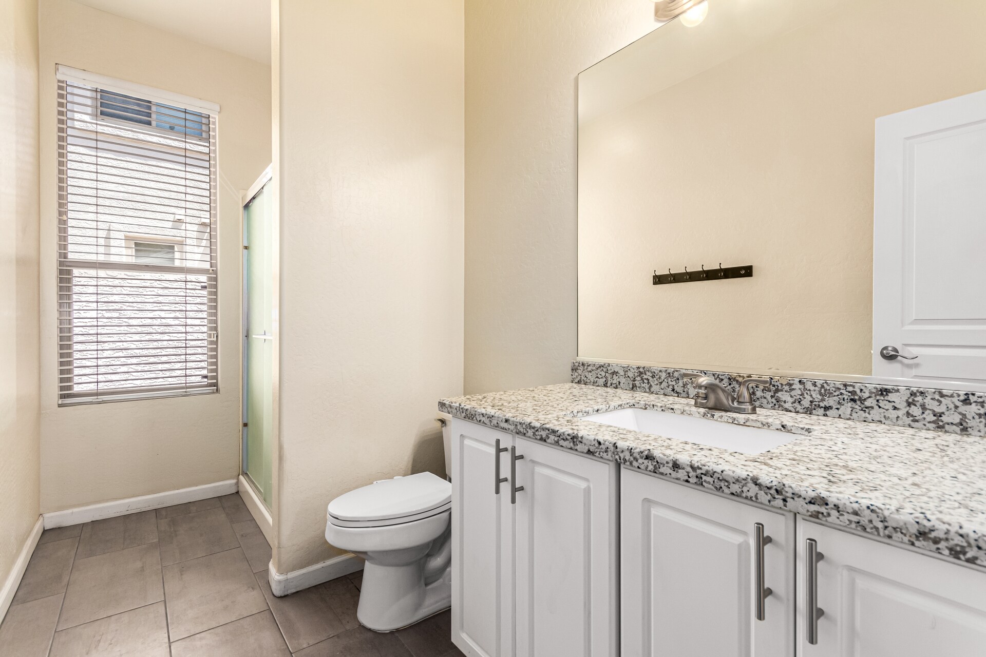 Building Photo - 6804 W Lone Cactus Dr