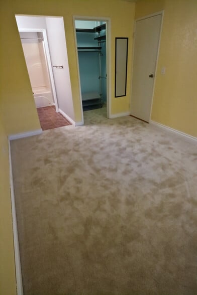 Building Photo - 725 9th Ave S