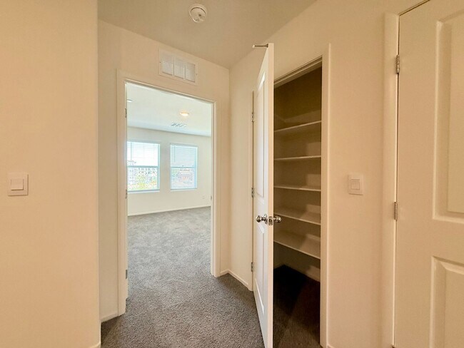 Building Photo - BRAND NEW 3 BED 2.5 BATH 2 CAR GARAGE TOWN...