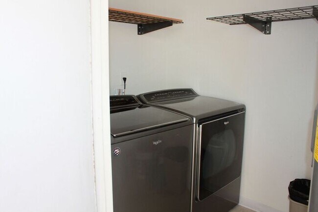 Building Photo - Awesome Mesa Location! Recker and Brown