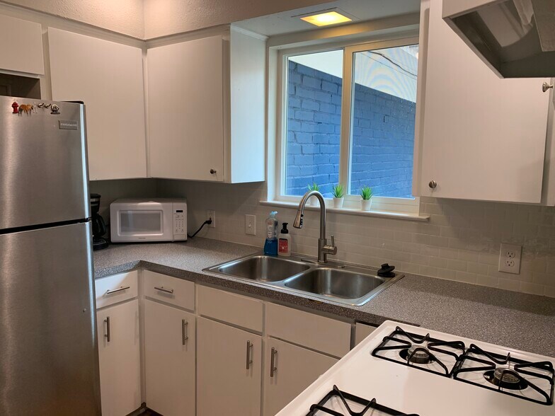 Building Photo - 2410 Audubon Pl