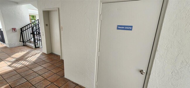 Building Photo - 3255 NE 184th St