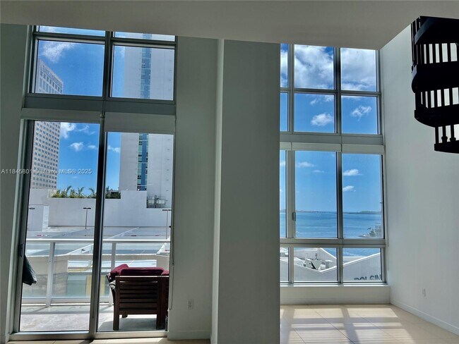 Building Photo - 300 S Biscayne Blvd
