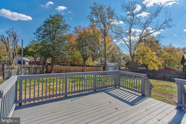 Building Photo - 495 N Pickett St