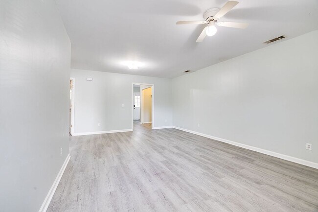 Building Photo - 803 Ash St Ext