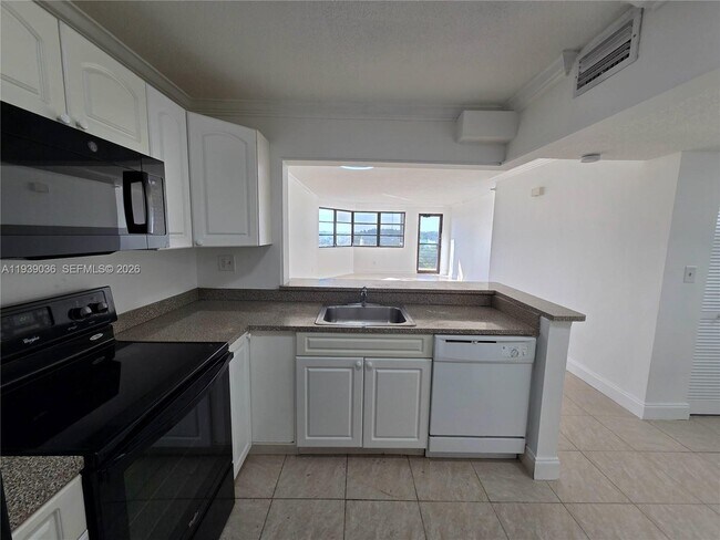 Building Photo - 20840 San Simeon Way