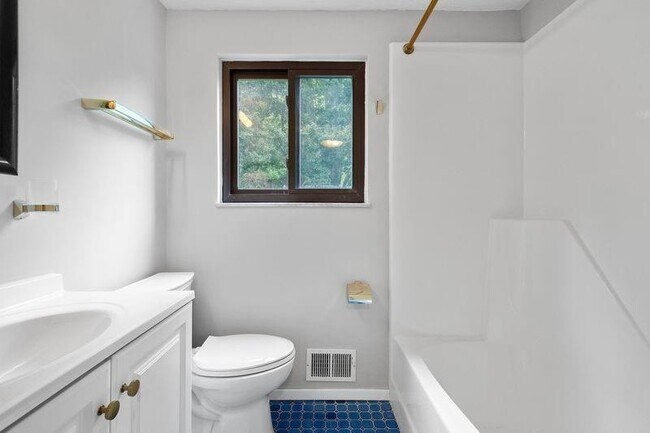 Building Photo - 214 Wedgewood Rd