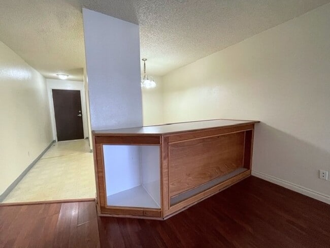 Building Photo - East Anchorage Condo with Laminate Floorin...