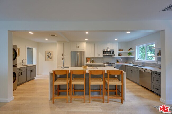 Building Photo - 3915 Coldwater Canyon Ave