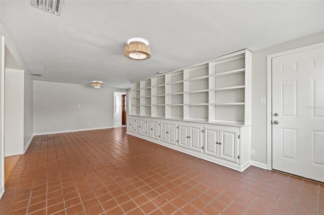 Building Photo - 1023 W Ohio Ave