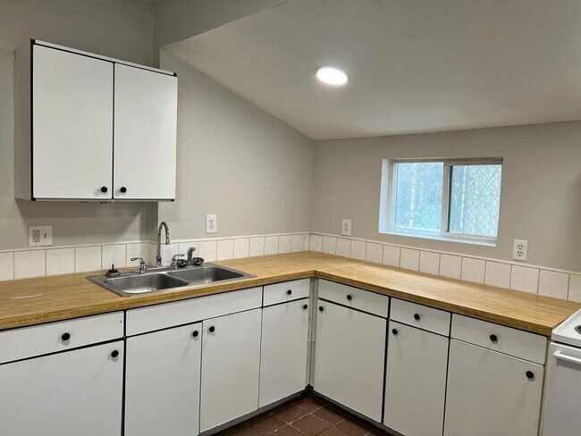 Building Photo - 227 E Ermina Ave, unit 1