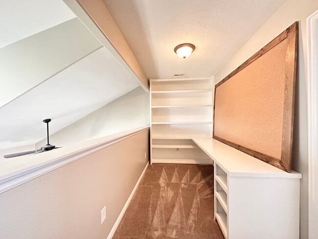 Building Photo - Beautiful Executive Daybreak Home Available!