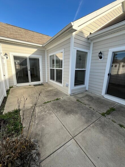 Building Photo - 6897 Rothwell St