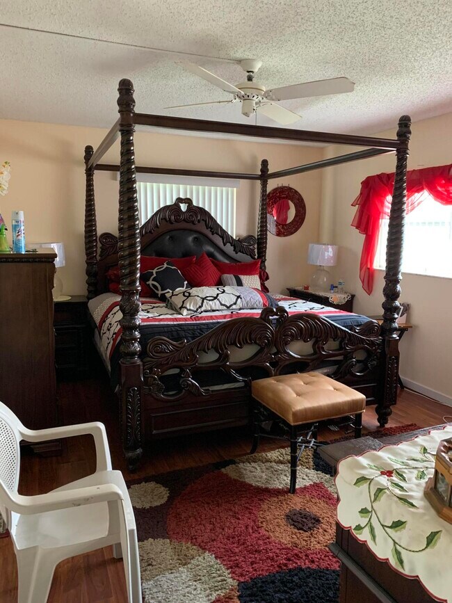 Building Photo - 7887 Golf Cir Dr