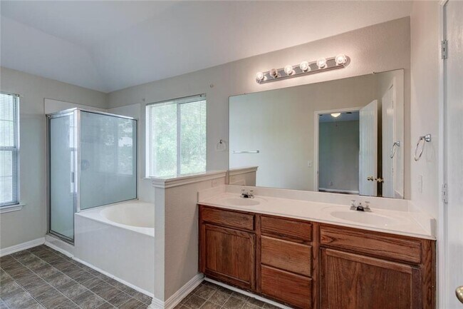Building Photo - 16712 Hamilton Point Cir