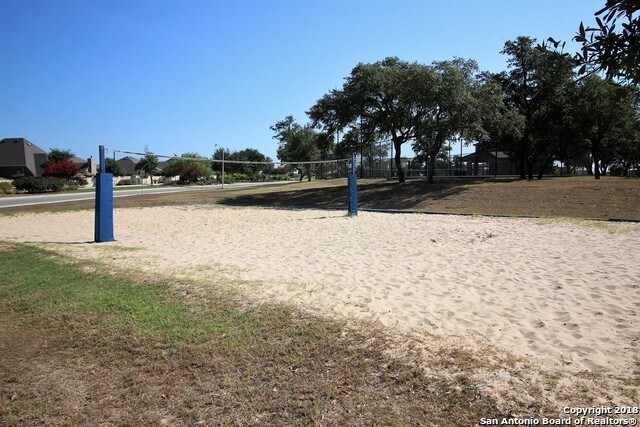 Building Photo - Immaculate rental now available in coveted...