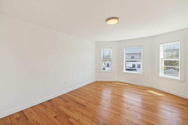 Building Photo - 216 Broadway