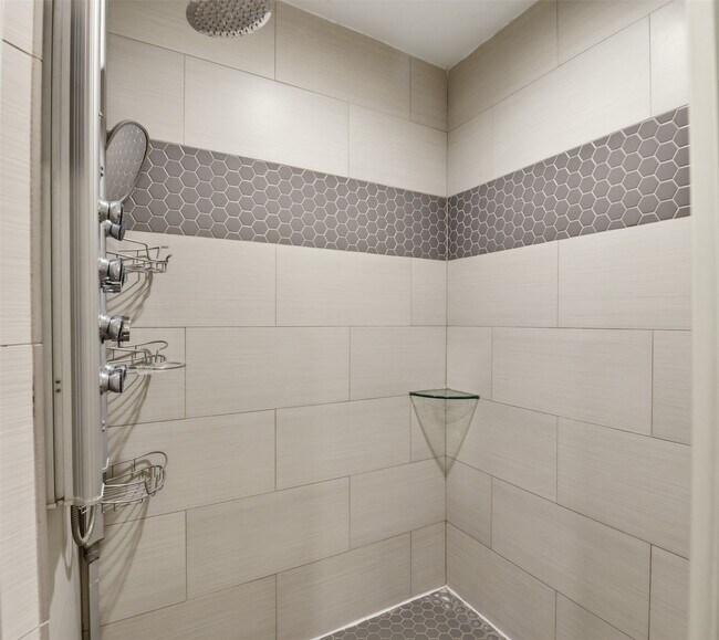 Building Photo - 14210 Briarhills Pkwy