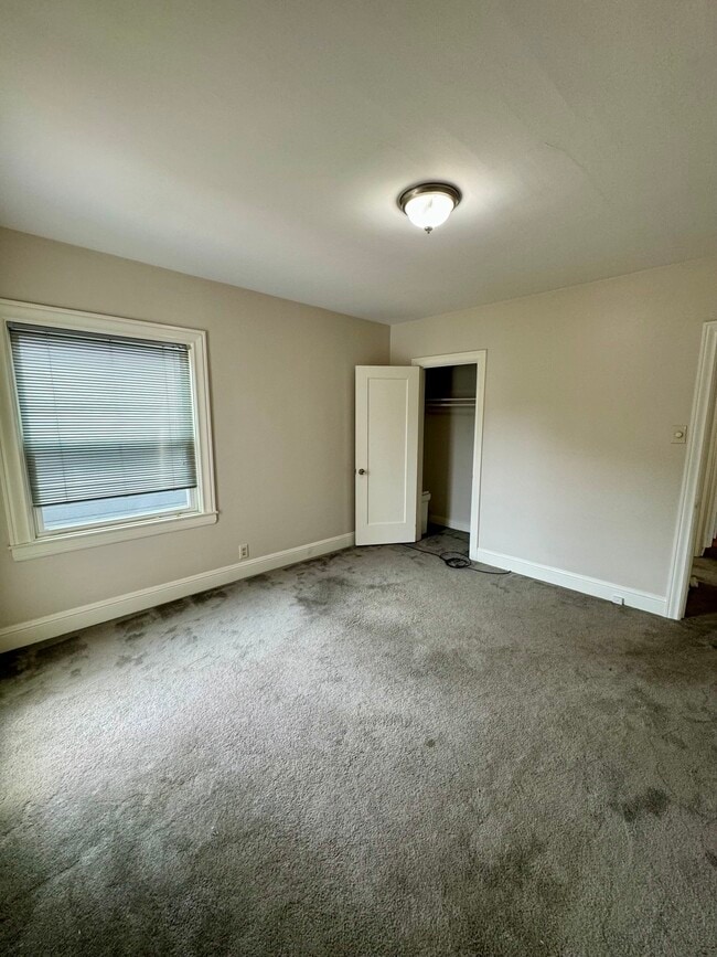 Building Photo - 615 Prague St