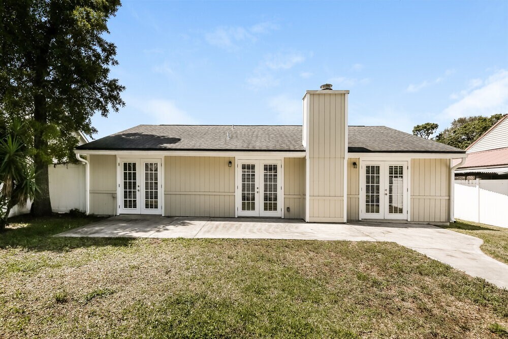 Building Photo - 3013 Hampstead Dr