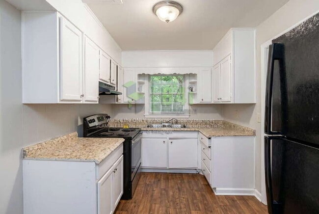 Building Photo - 6106 Venetian Way SW