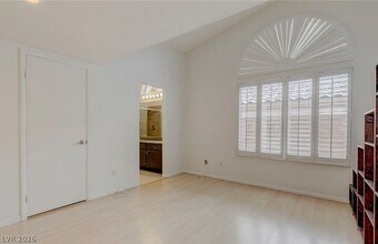 Building Photo - 7225 Scenic Hills Dr
