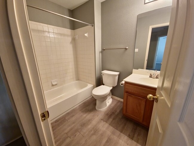 Building Photo - Enchanting 4 Bedroom home located in Plum Creek!