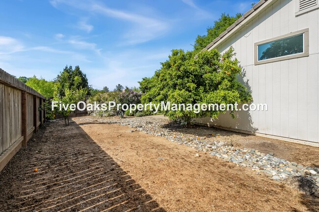 Building Photo - 3301 Burberry Way