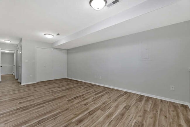 Building Photo - 2025-2027 N. Rosewood Ct.