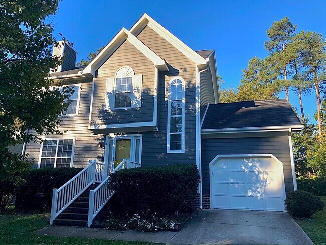 Building Photo - 213 Trailview Dr