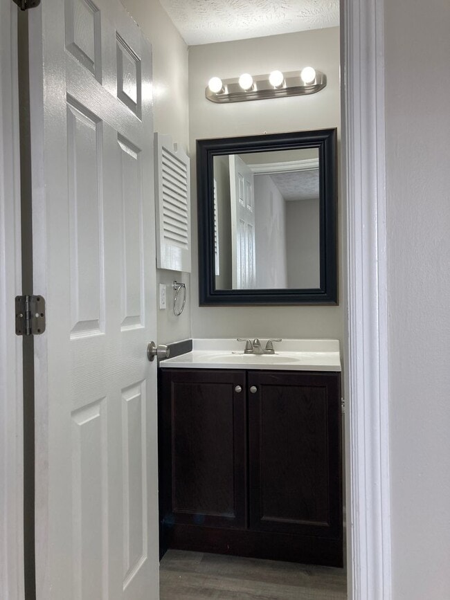 Building Photo - Newly Remodeled 3 br/2 bath Ranch Home! Minutes from Ft. Bragg, Downtown Fayetteville.